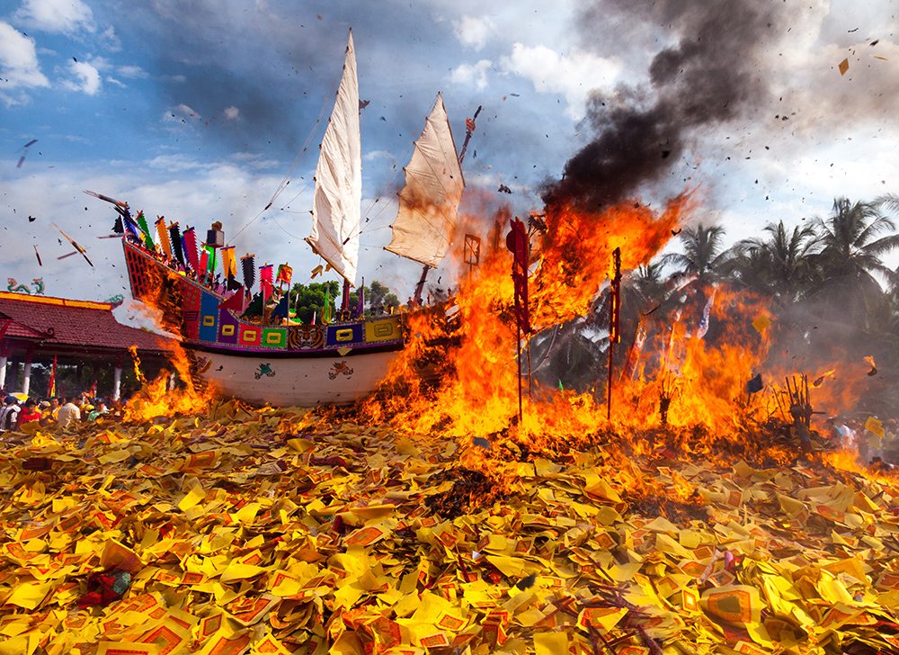 pictur/upacara-bakar-tongkang.jpg